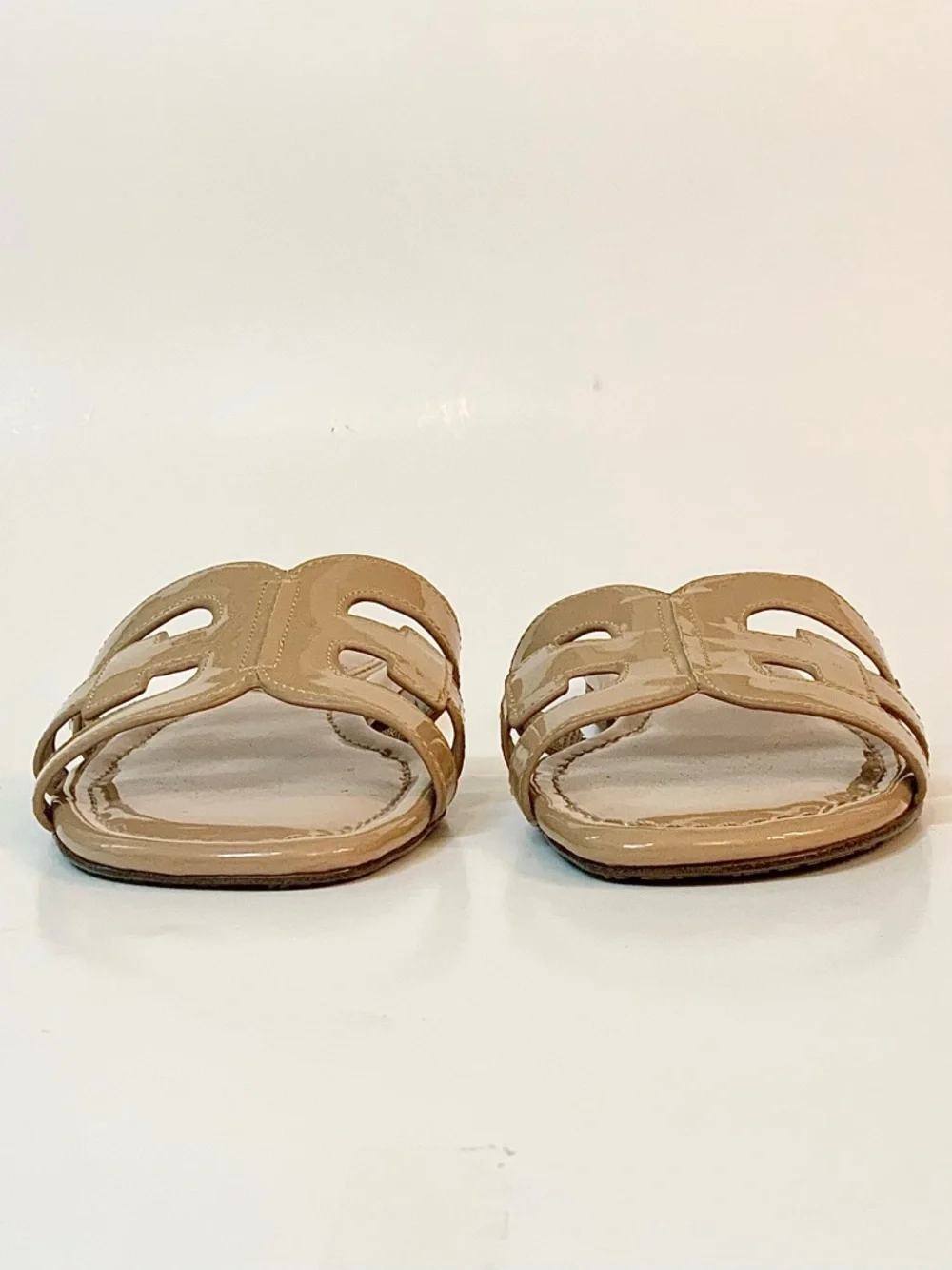 Sam Edelman New York ‘Bay’ Patent Slide Sandals in Almond - Picture 3 of 12